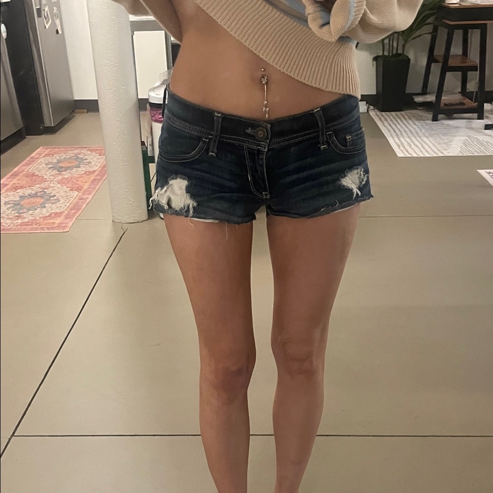 Hollister Low Rise Denim / Jean Shorts | Size 0 24 | Dark Wash